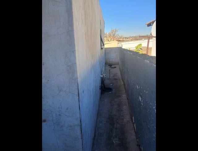 6 BEDROOM HOUSE FOR SALE IN ISIPHETWENI